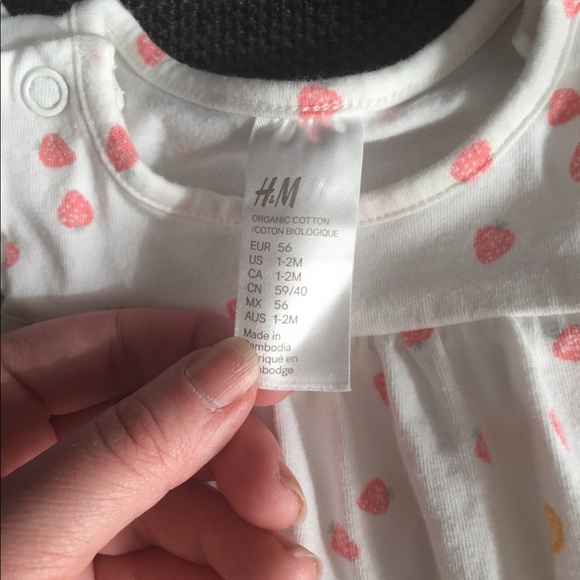 Bundle of 2 baby girl rompers - Picture 5 of 5